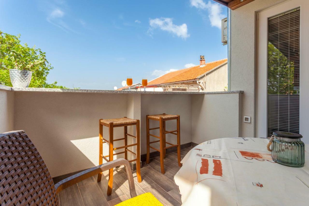Apartment Hasanec By El-Pi Tours Njivice Exterior photo