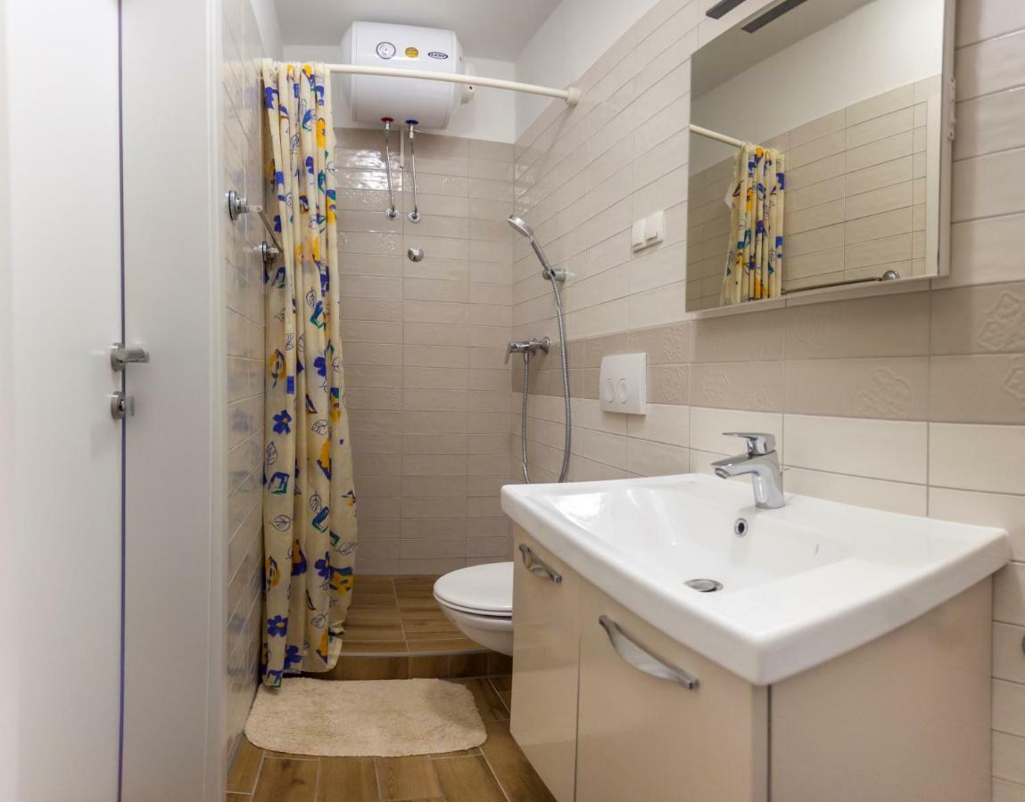 Apartment Hasanec By El-Pi Tours Njivice Exterior photo
