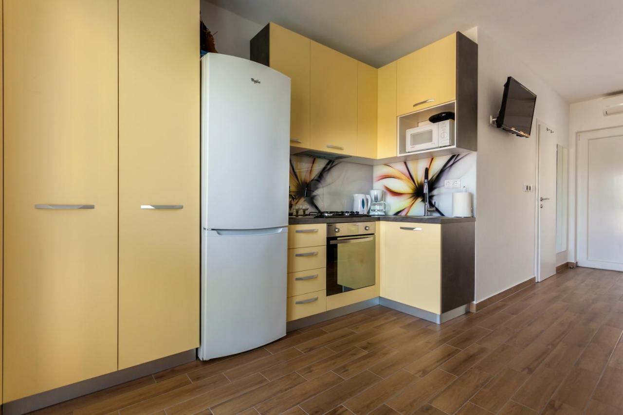 Apartment Hasanec By El-Pi Tours Njivice Exterior photo